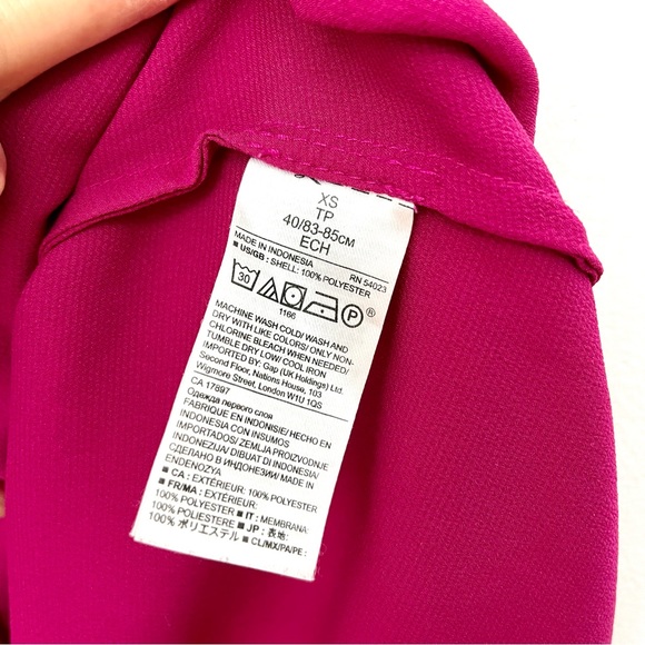 Banana Republic XS Sleeveless Blouse Magenta - Picture 2 of 5